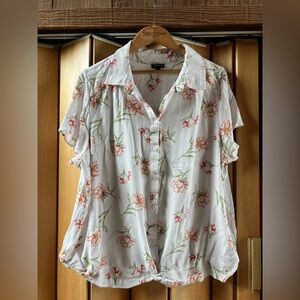 Torrid (Size 3) Rayon Floral Blouse Top Short Sleeve Banded Bottom Career